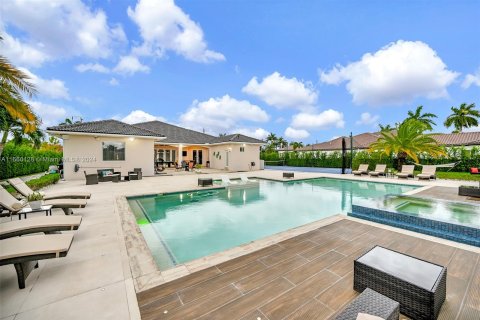 House in Miami, Florida 5 bedrooms, 343.92 sq.m. № 1367545 - photo 22