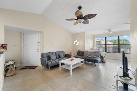 Condominio en venta en Davie, Florida, 1 dormitorio, 74.79 m2 № 997635 - foto 3
