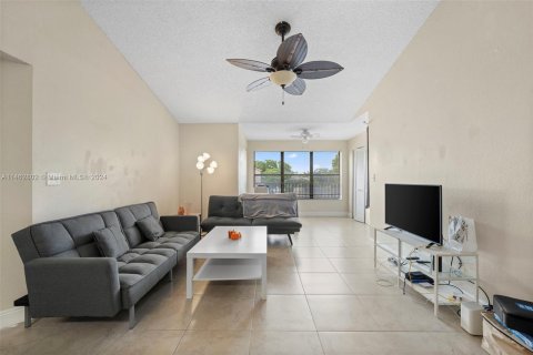 Condominio en venta en Davie, Florida, 1 dormitorio, 74.79 m2 № 997635 - foto 4