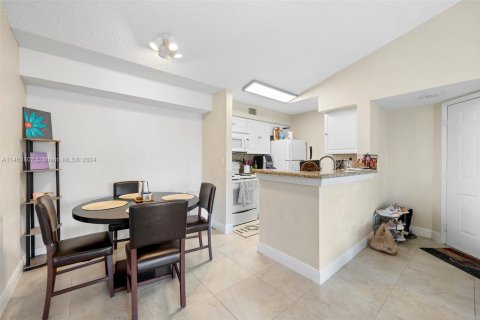 Condominio en venta en Davie, Florida, 1 dormitorio, 74.79 m2 № 997635 - foto 2