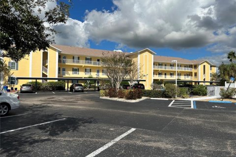 Condo in Punta Gorda, Florida, 2 bedrooms  № 853254 - photo 2