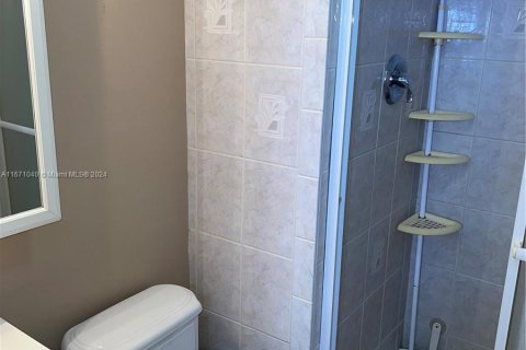 Condo in Pembroke Pines, Florida, 2 bedrooms  № 1393631 - photo 19