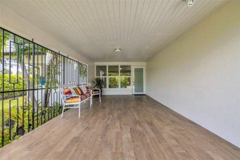 Villa ou maison à vendre à Miami, Floride: 4 chambres, 170.48 m2 № 1393591 - photo 12