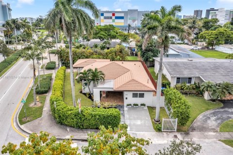 Villa ou maison à vendre à Miami, Floride: 4 chambres, 170.48 m2 № 1393591 - photo 2