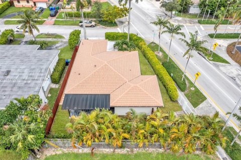 Villa ou maison à vendre à Miami, Floride: 4 chambres, 170.48 m2 № 1393591 - photo 5