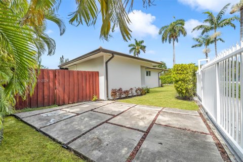 Villa ou maison à vendre à Miami, Floride: 4 chambres, 170.48 m2 № 1393591 - photo 10