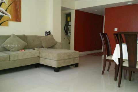 Condo in Miami, Florida, 2 bedrooms  № 1401496 - photo 2