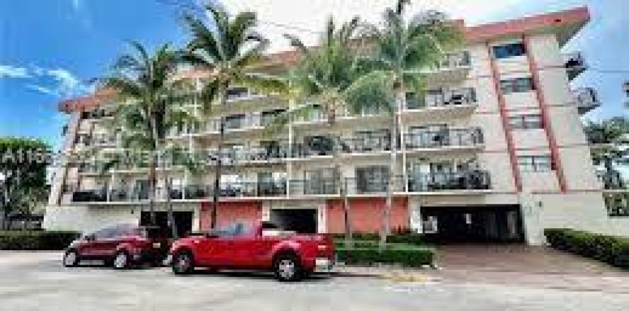 Condo in Miami Beach, Florida, 2 bedrooms  № 1384556