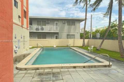 Condo in Miami Beach, Florida, 2 bedrooms  № 1384556 - photo 20