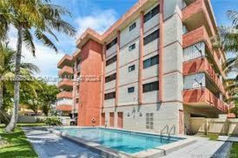 Copropriété à vendre à Miami Beach, Floride: 2 chambres, 109.16 m2 № 1384556 - photo 2