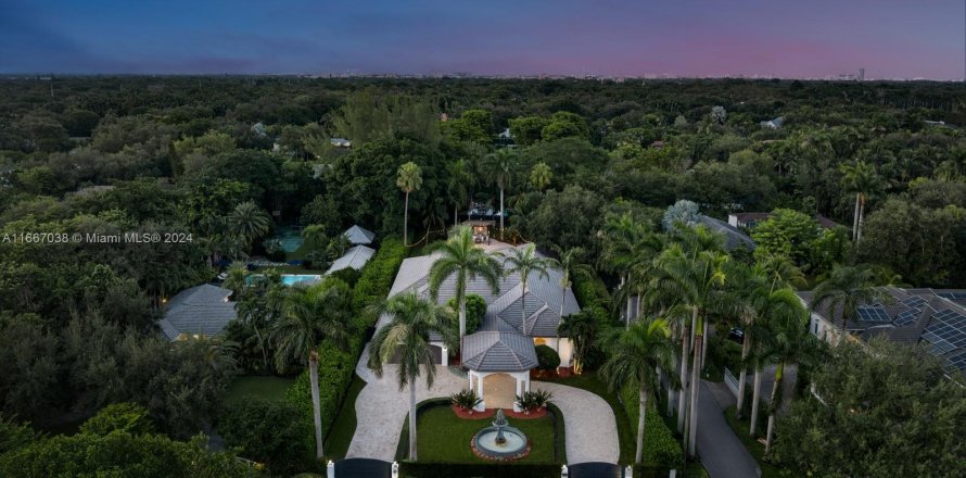 Villa ou maison à Miami, Floride 6 chambres, 470.64 m2 № 1384428