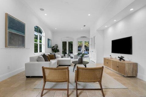 Casa en venta en Miami, Florida, 6 dormitorios, 470.64 m2 № 1384428 - foto 30