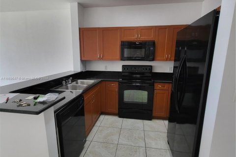 Condominio en alquiler en Miami, Florida, 1 dormitorio, 67.17 m2 № 1384426 - foto 1