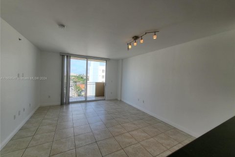 Condominio en alquiler en Miami, Florida, 1 dormitorio, 67.17 m2 № 1384426 - foto 5