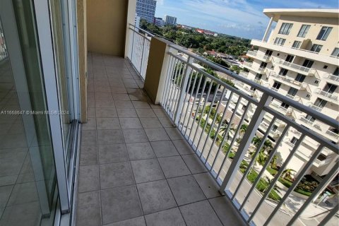 Condo in Miami, Florida, 1 bedroom  № 1384426 - photo 9