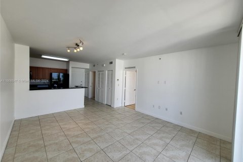 Condo in Miami, Florida, 1 bedroom  № 1384426 - photo 3