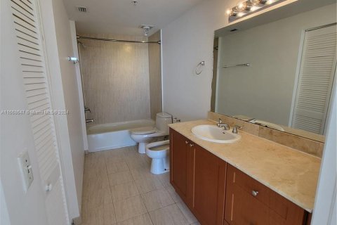 Condo in Miami, Florida, 1 bedroom  № 1384426 - photo 10