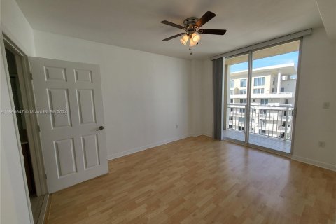 Condo in Miami, Florida, 1 bedroom  № 1384426 - photo 7