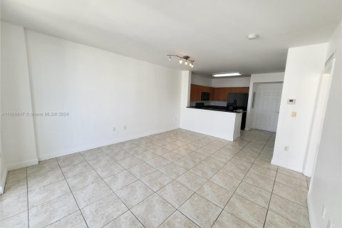 Condo in Miami, Florida, 1 bedroom  № 1384426 - photo 2