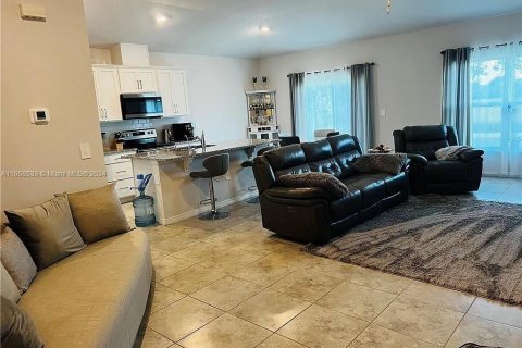 Casa en venta en Cape Coral, Florida, 3 dormitorios, 125.6 m2 № 1384557 - foto 7