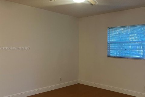 Condo in Pembroke Pines, Florida, 2 bedrooms  № 1384427 - photo 9