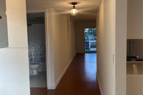 Copropriété à louer à Pembroke Pines, Floride: 2 chambres, 110.55 m2 № 1384427 - photo 2