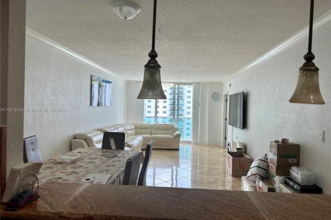 Condominio en venta en Sunny Isles Beach, Florida, 3 dormitorios, 139.82 m2 № 1146422 - foto 10