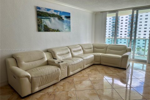 Condominio en venta en Sunny Isles Beach, Florida, 3 dormitorios, 139.82 m2 № 1146422 - foto 11