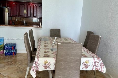 Condo in Sunny Isles Beach, Florida, 3 bedrooms  № 1146422 - photo 12