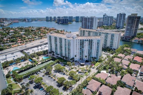 Condo in Sunny Isles Beach, Florida, 3 bedrooms  № 1146422 - photo 29