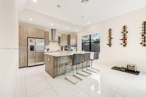 Casa en venta en Miami Lakes, Florida, 4 dormitorios, 239.87 m2 № 1146384 - foto 7