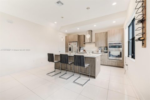 Casa en venta en Miami Lakes, Florida, 4 dormitorios, 239.87 m2 № 1146384 - foto 8