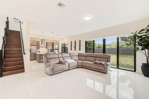 Casa en venta en Miami Lakes, Florida, 4 dormitorios, 239.87 m2 № 1146384 - foto 13