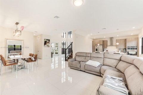 Casa en venta en Miami Lakes, Florida, 4 dormitorios, 239.87 m2 № 1146384 - foto 15
