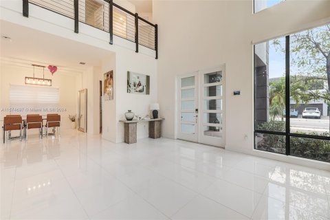 Casa en venta en Miami Lakes, Florida, 4 dormitorios, 239.87 m2 № 1146384 - foto 2