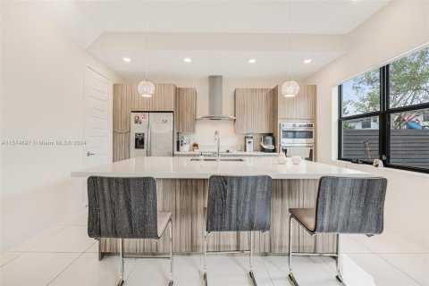Casa en venta en Miami Lakes, Florida, 4 dormitorios, 239.87 m2 № 1146384 - foto 9