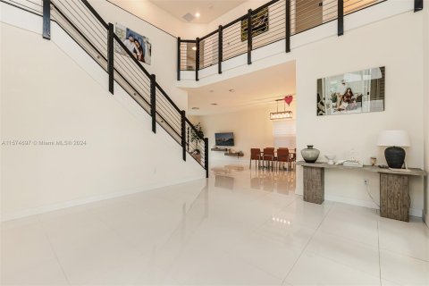 Casa en venta en Miami Lakes, Florida, 4 dormitorios, 239.87 m2 № 1146384 - foto 3