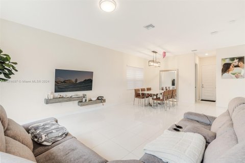 Casa en venta en Miami Lakes, Florida, 4 dormitorios, 239.87 m2 № 1146384 - foto 14