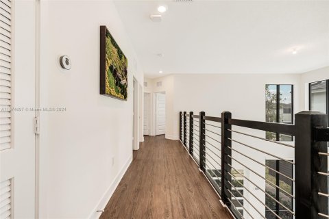 Casa en venta en Miami Lakes, Florida, 4 dormitorios, 239.87 m2 № 1146384 - foto 19
