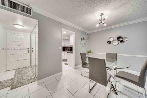 Condo in Lauderhill, Florida, 2 bedrooms  № 845940 - photo 13