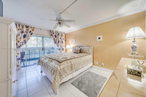 Condo in Lauderhill, Florida, 2 bedrooms  № 845940 - photo 23