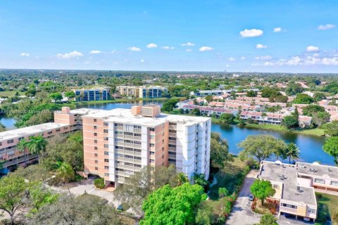 Condo in Lauderhill, Florida, 2 bedrooms  № 845940 - photo 1