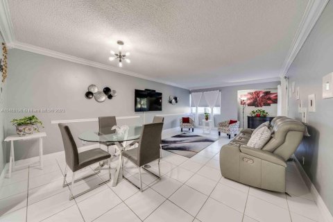 Condo in Lauderhill, Florida, 2 bedrooms  № 845940 - photo 6