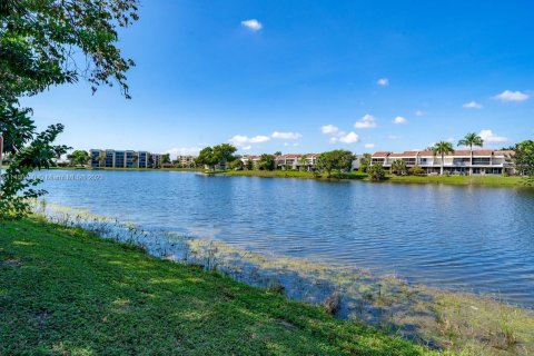 Condo in Lauderhill, Florida, 2 bedrooms  № 845940 - photo 2