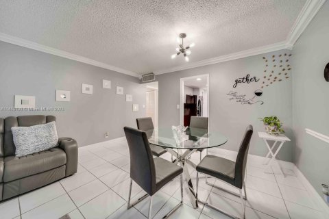 Condo in Lauderhill, Florida, 2 bedrooms  № 845940 - photo 12