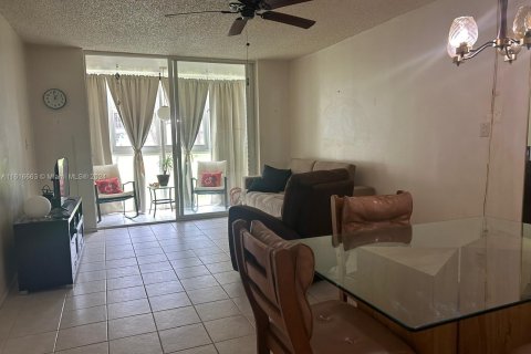 Condominio en venta en Sunrise, Florida, 1 dormitorio, 59.46 m2 № 1238150 - foto 14