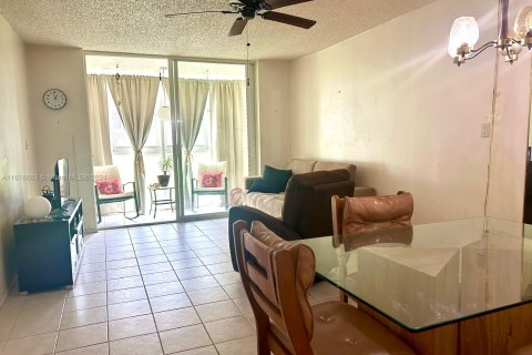 Condo in Sunrise, Florida, 1 bedroom  № 1238150 - photo 16