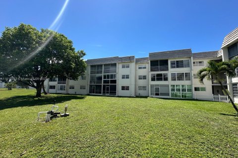 Condo in Sunrise, Florida, 1 bedroom  № 1238150 - photo 4