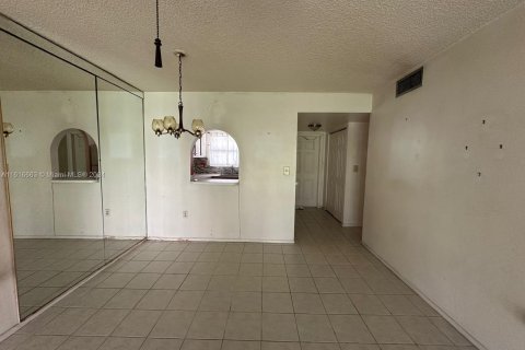 Condo in Sunrise, Florida, 1 bedroom  № 1238150 - photo 23