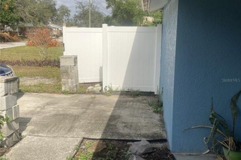 House in Tampa, Florida 2 bedrooms, 100.52 sq.m. № 1440711 - photo 13